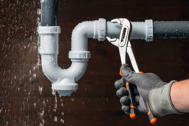 Professional Emergency Plumber technician working in New Derry, PA